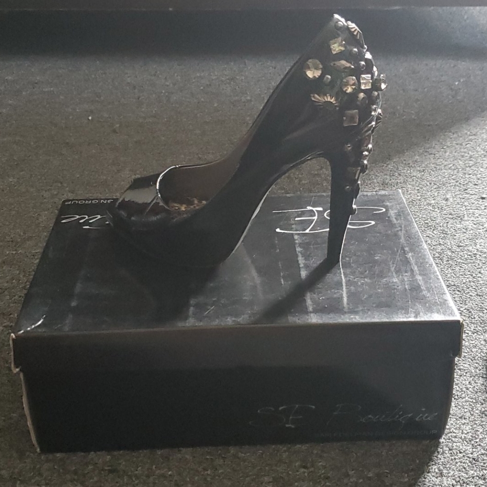 Shoes - Picture 2 of 3